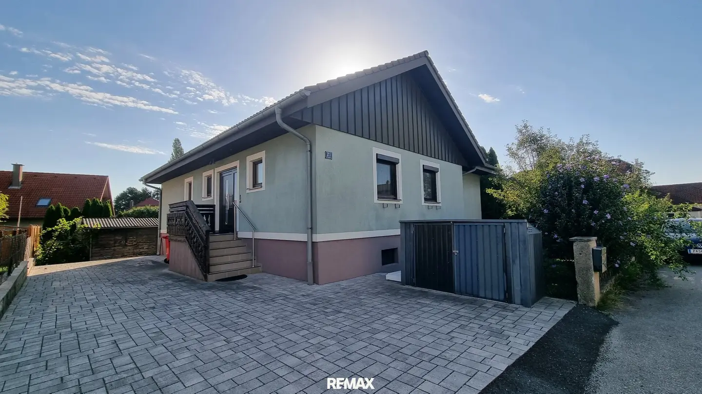 Bungalow with garden and terrace in Groß Sierning