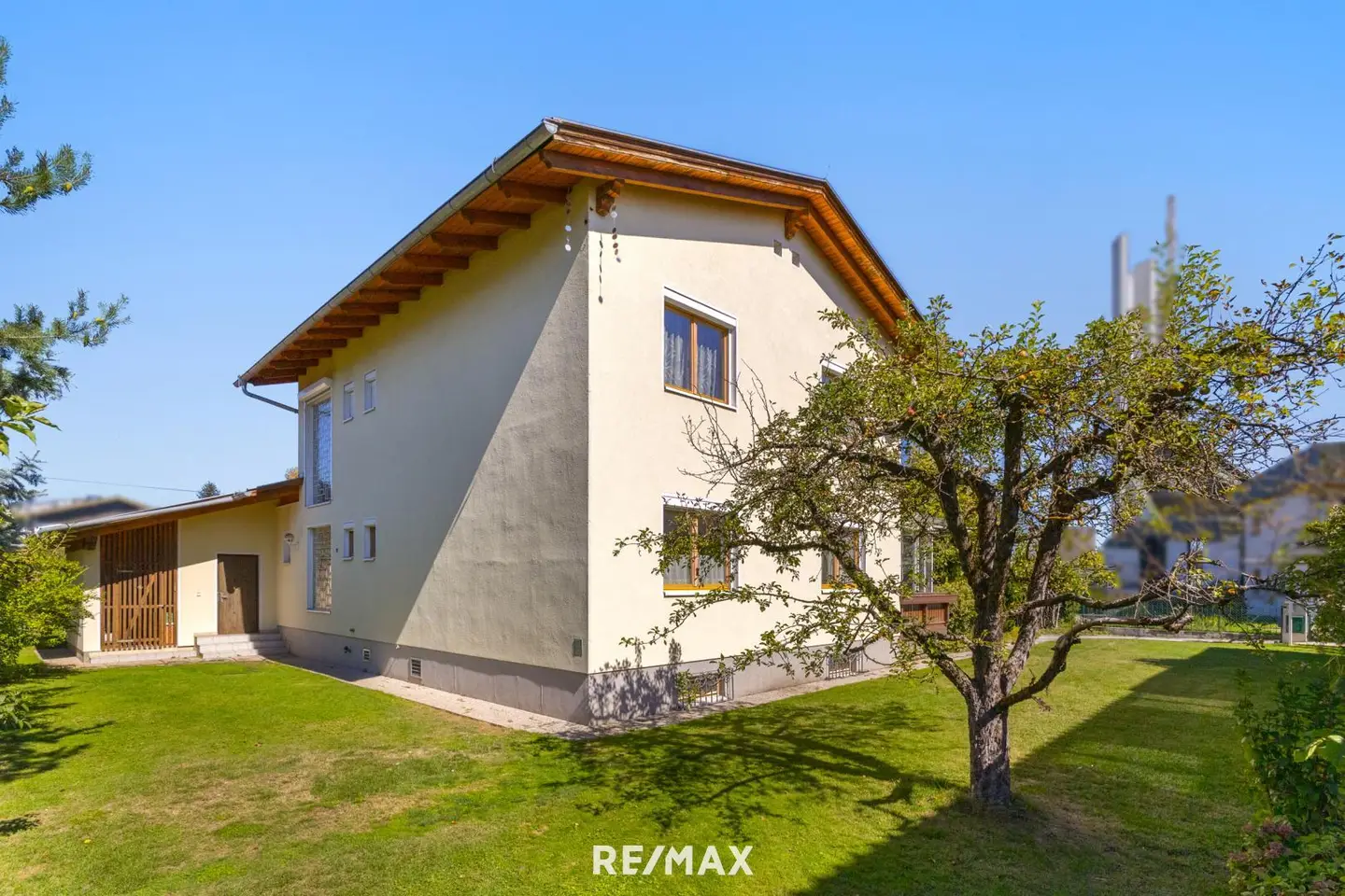 Familienwohnung mit großem Garten und windgeschützter Terrasse