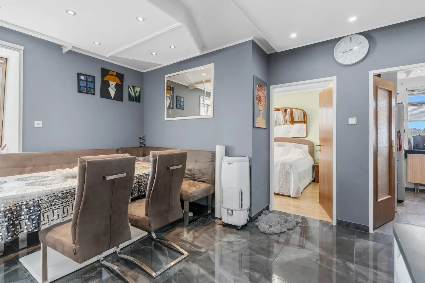 Spacious Dachgeschosswohnung with lift and generous living space