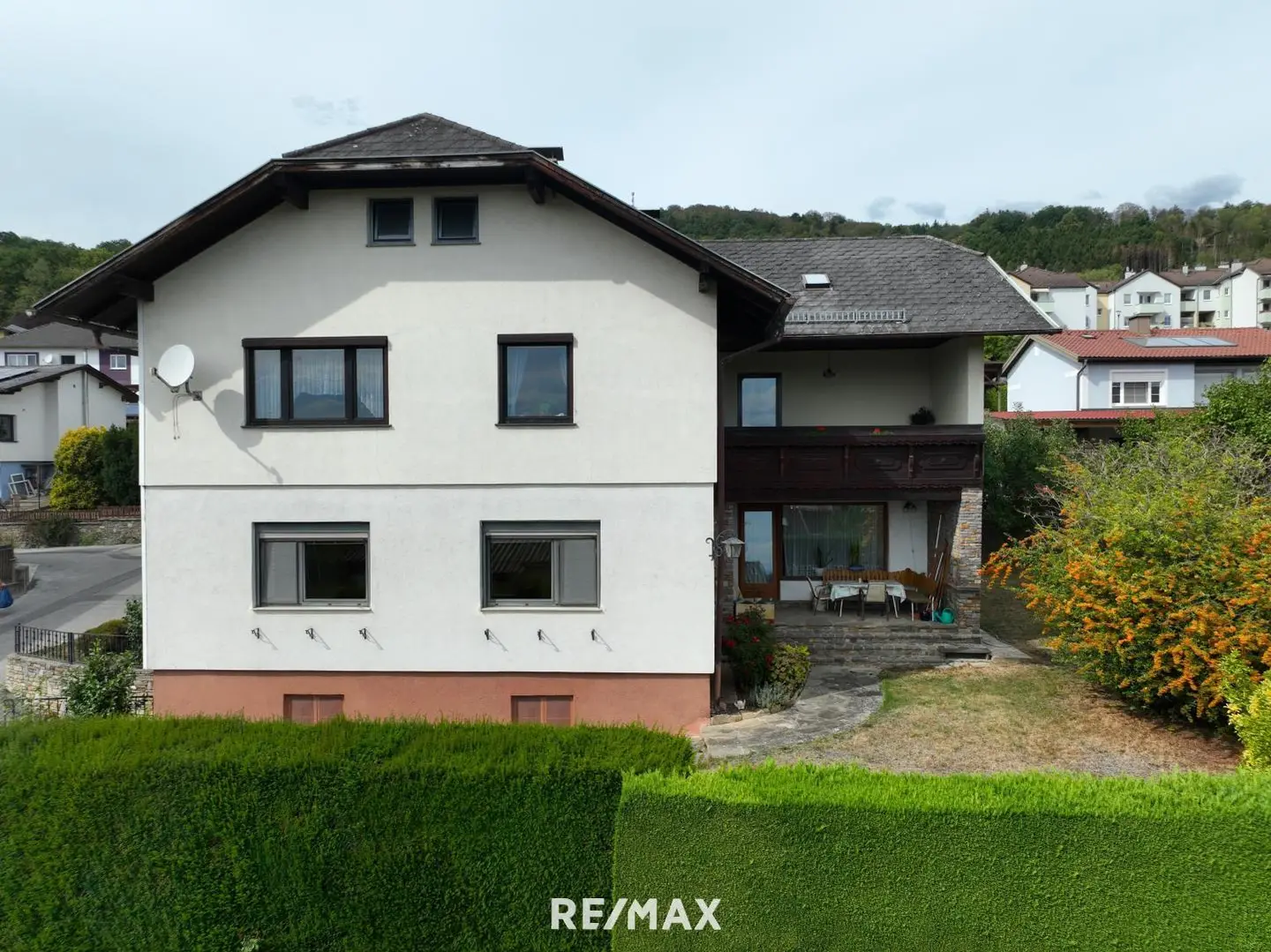 Quiet apartment with terrace and parking spaces