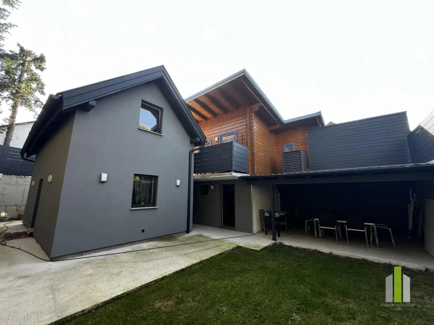 Apartment with private garden and guest house