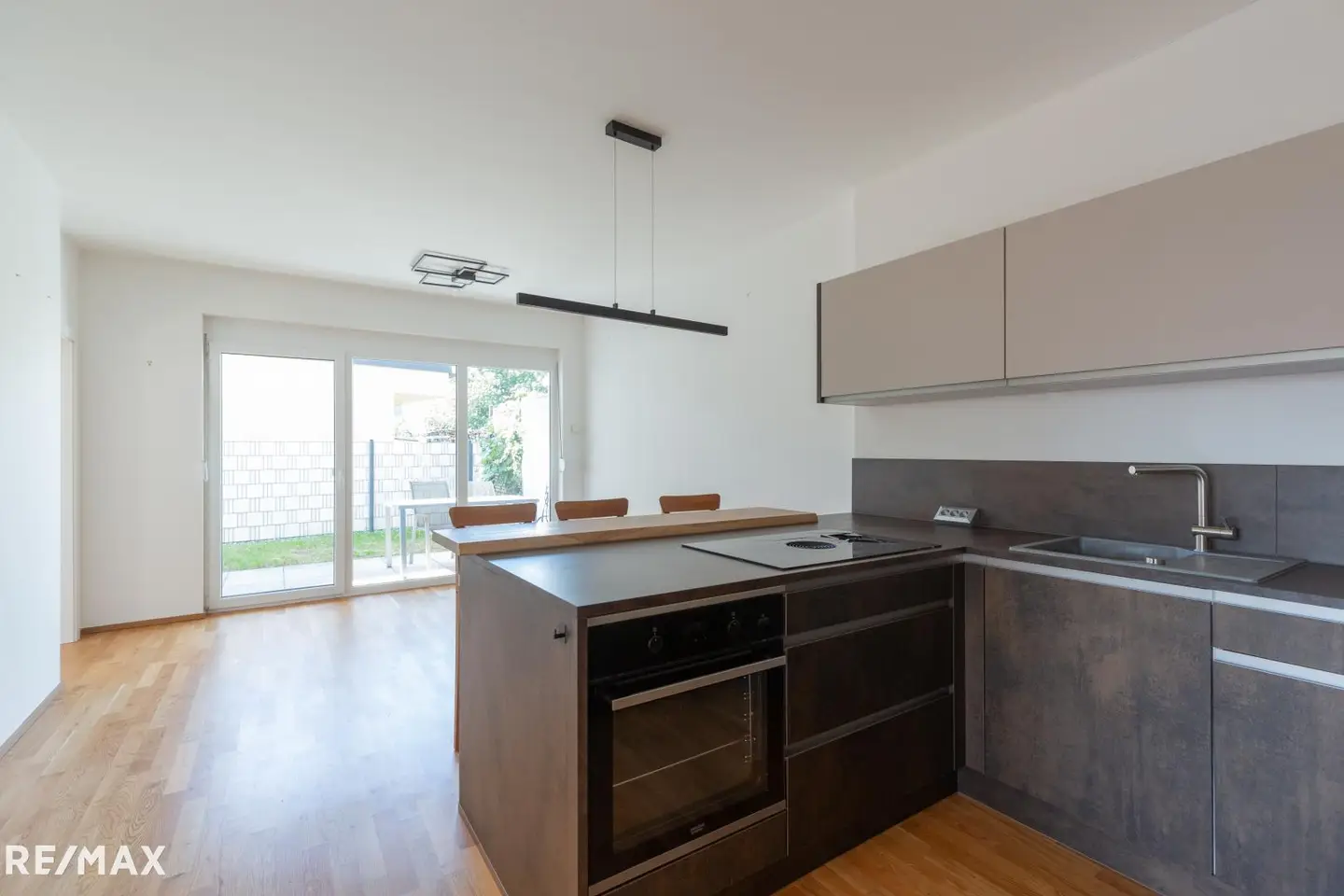 Bright apartment with private garden and terrace