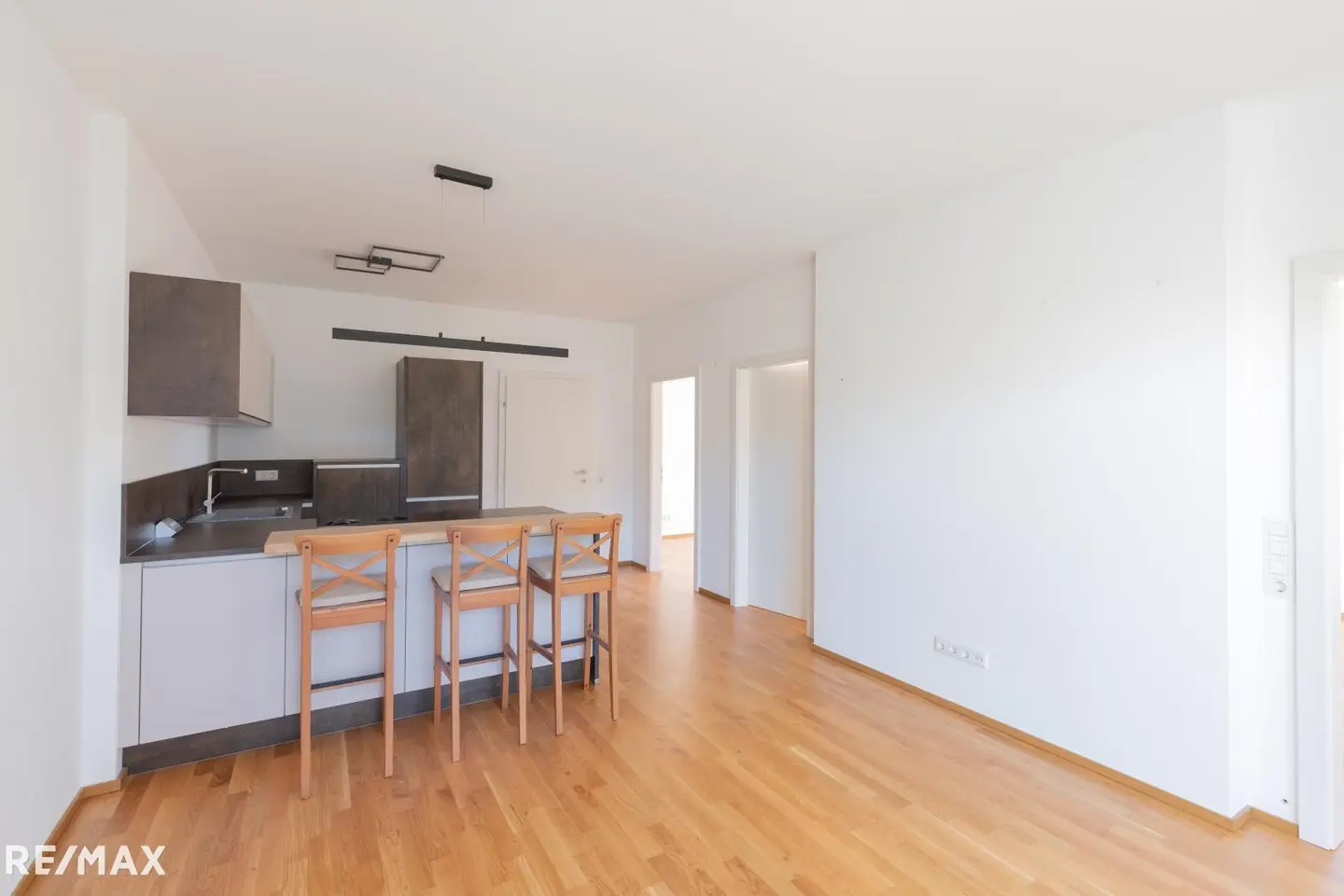 Bright apartment with private garden and terrace