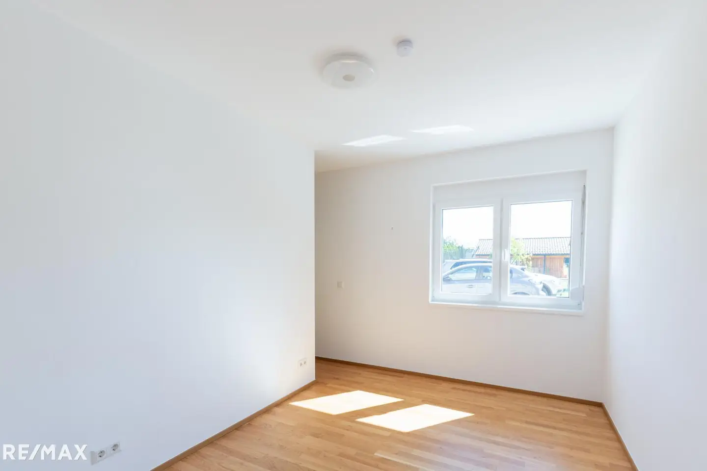 Bright apartment with private garden and terrace
