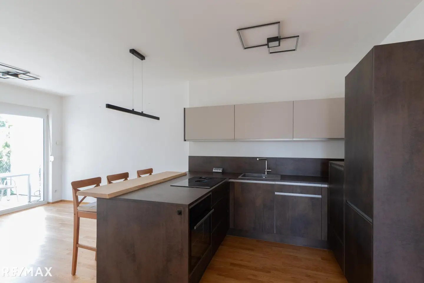 Bright apartment with private garden and terrace