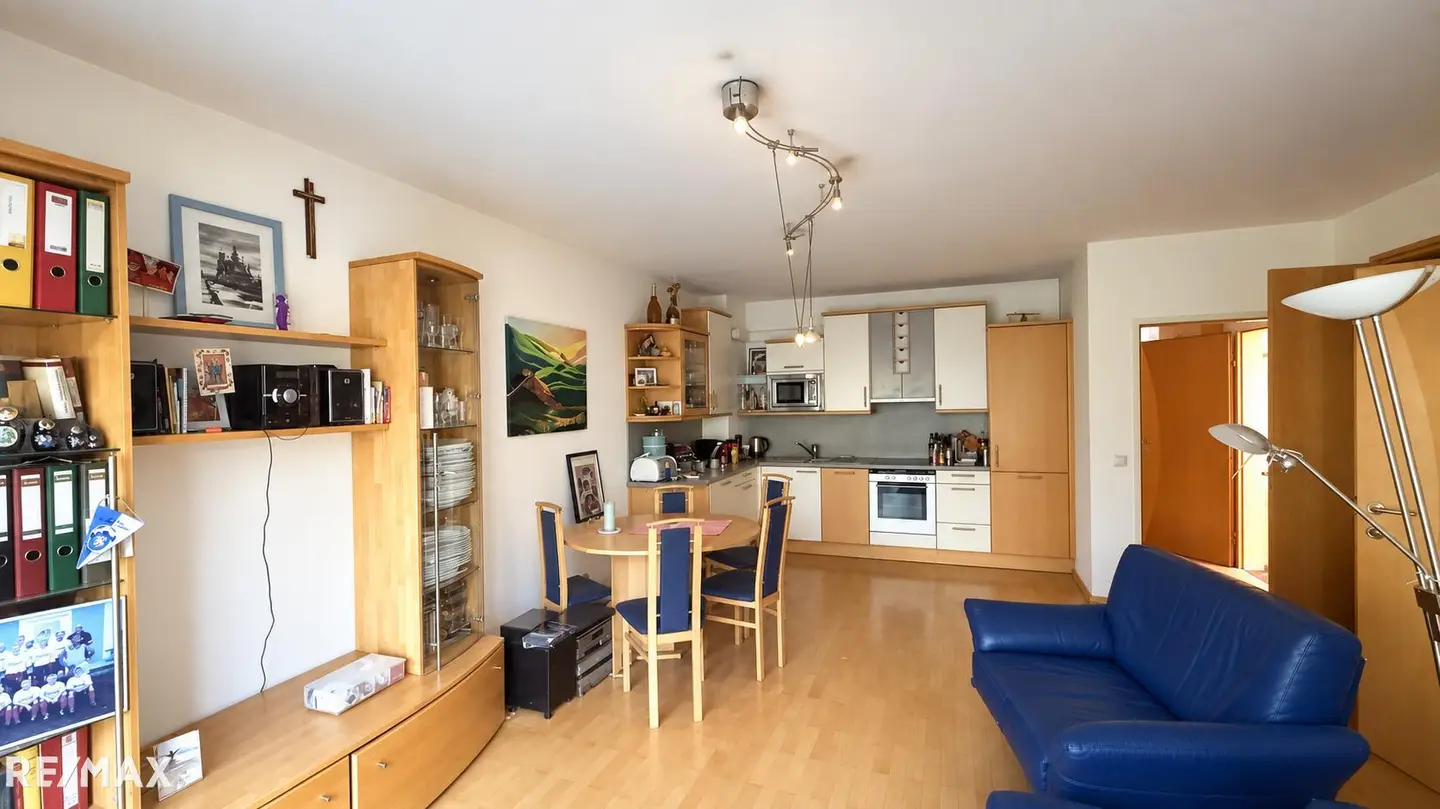Bright apartment with loggia and elevator