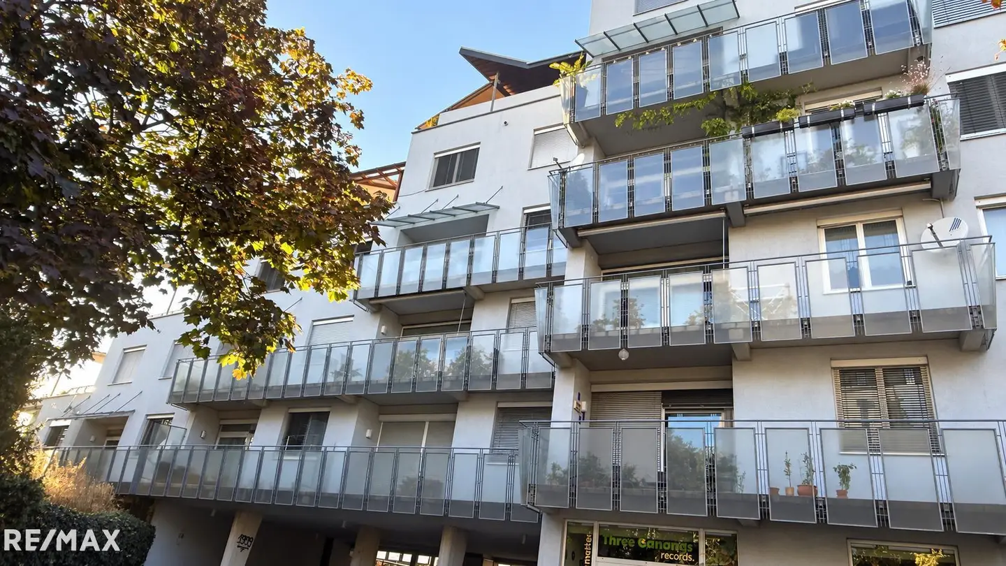 Bright apartment with loggia and elevator