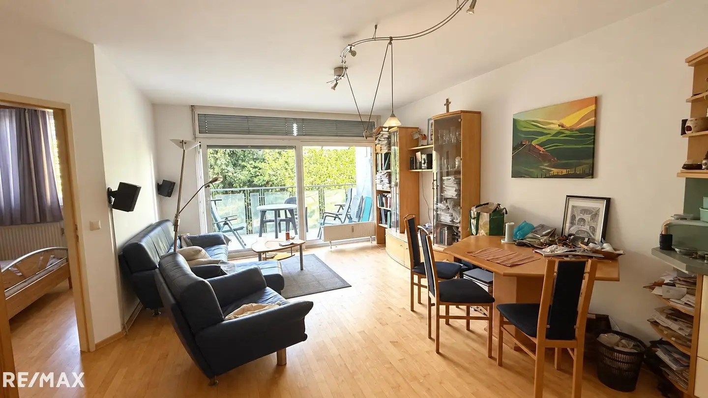 Bright apartment with loggia and elevator