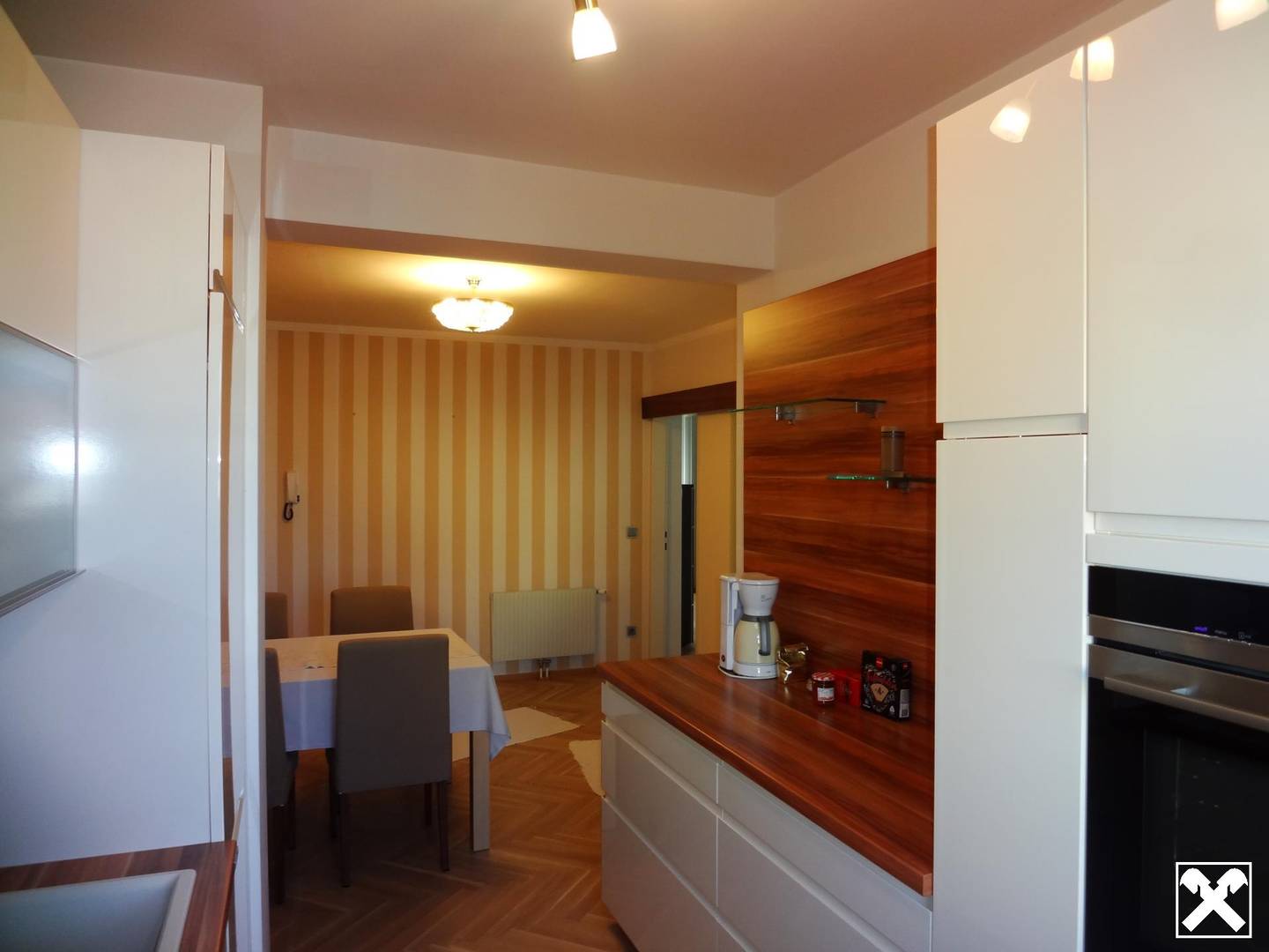 Apartment with loggia and open kitchen parking