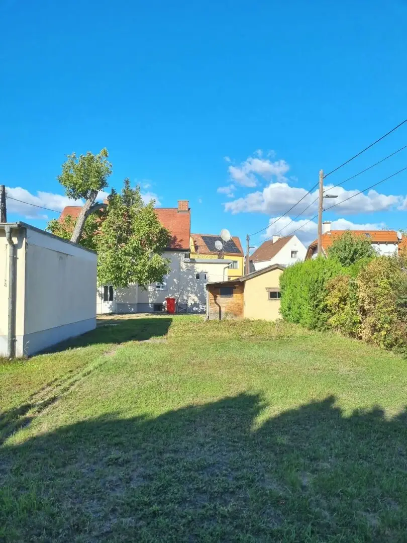 Mehrfamilienhaus mit Entwicklungspotenzial auf 815 m² (3 Garagen)
