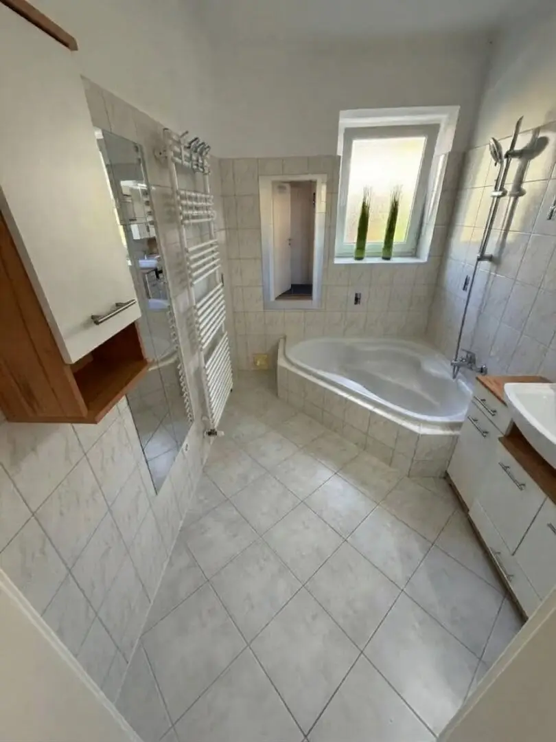 Move-in ready 3-room ground floor apartment with garden share, loggia and carport in Pernegg