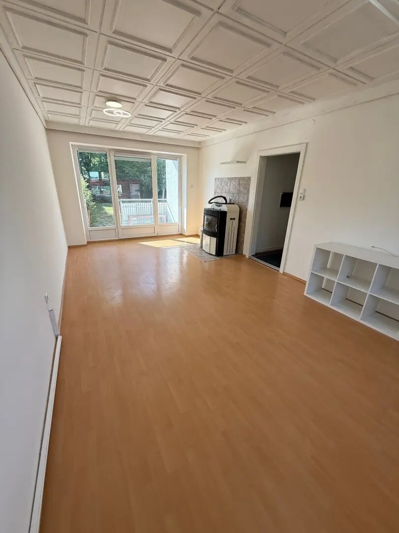 Move-in ready 3-room ground floor apartment with garden share, loggia and carport in Pernegg