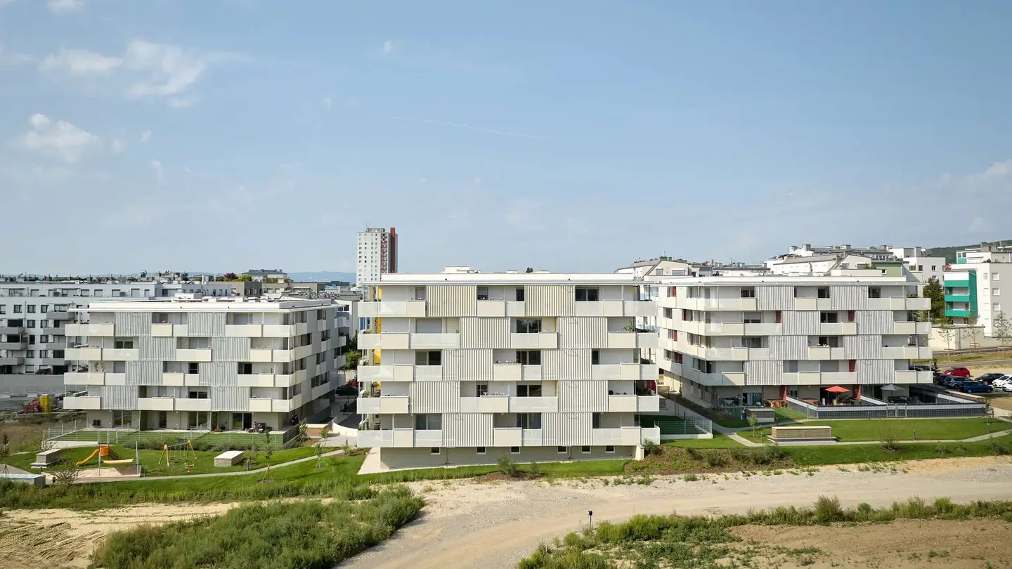 Helle Wohnung mit Balkon und Tiefgarage