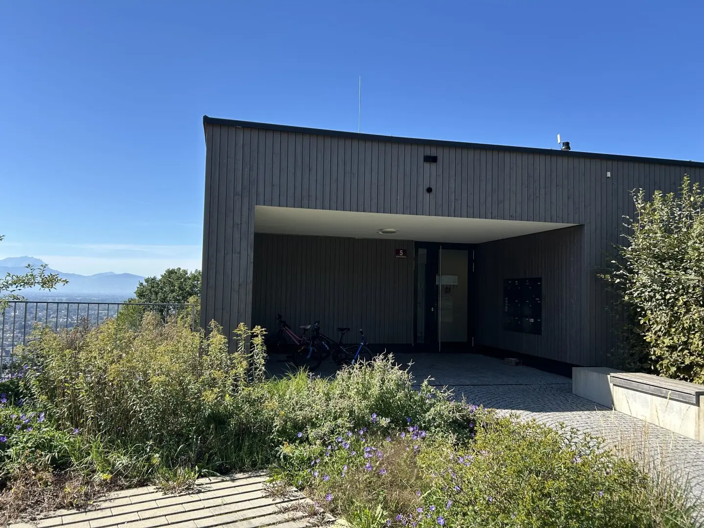 Exklusive und großzügige 2-Zimmer-Terrassenwohnung mit traumhafter Aussicht