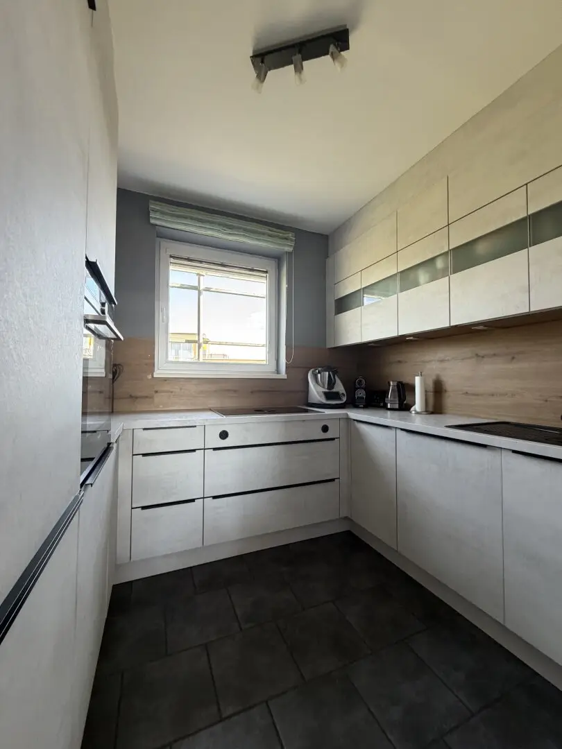 Modern living in the SolarCity – Bright 4-room apartment with spacious balcony, nearly new kitchen including Siemens appliances, new entrance hall made by a carpenter - optional 2x garage spaces possible - only 299,000€