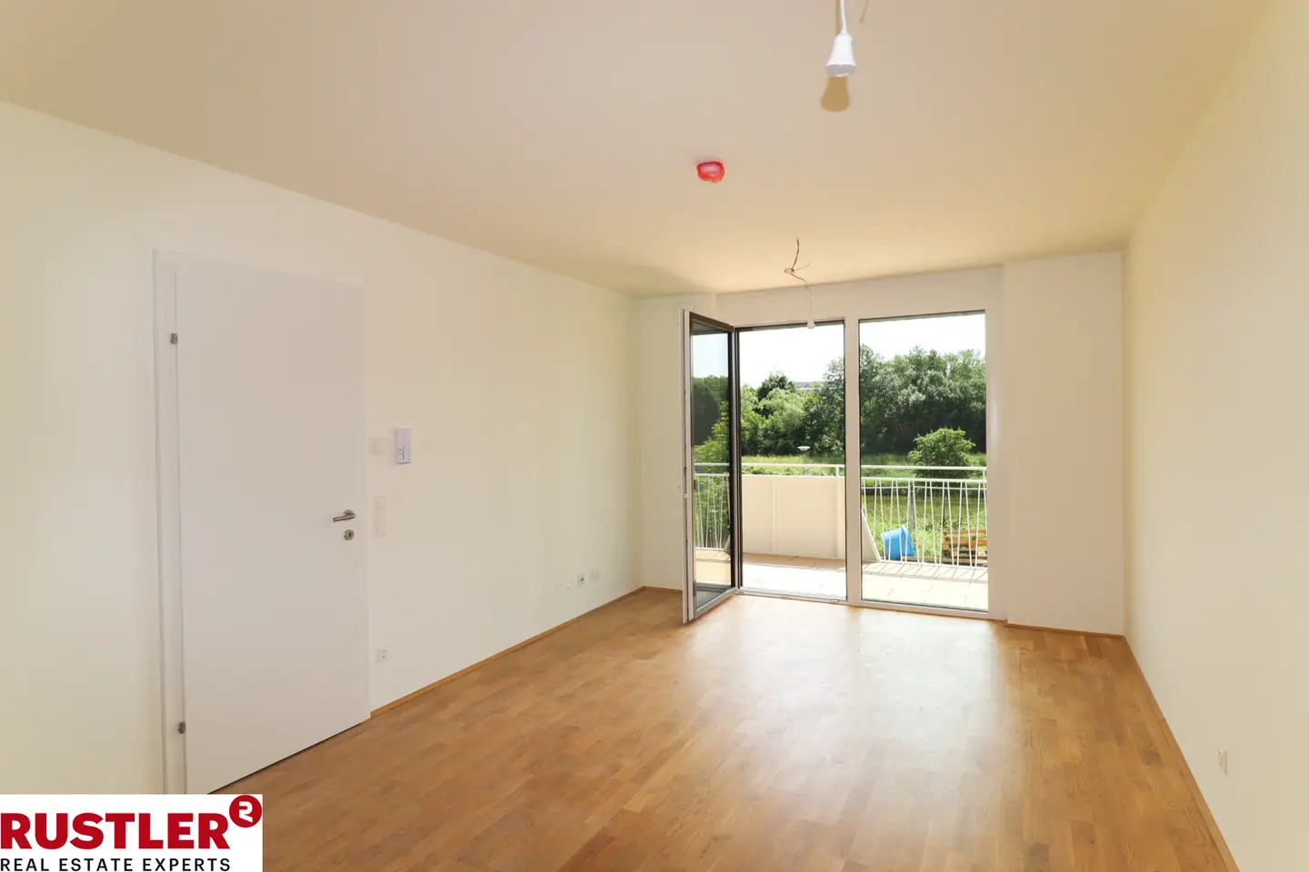 Bright apartment directly on the Traisen in a new build