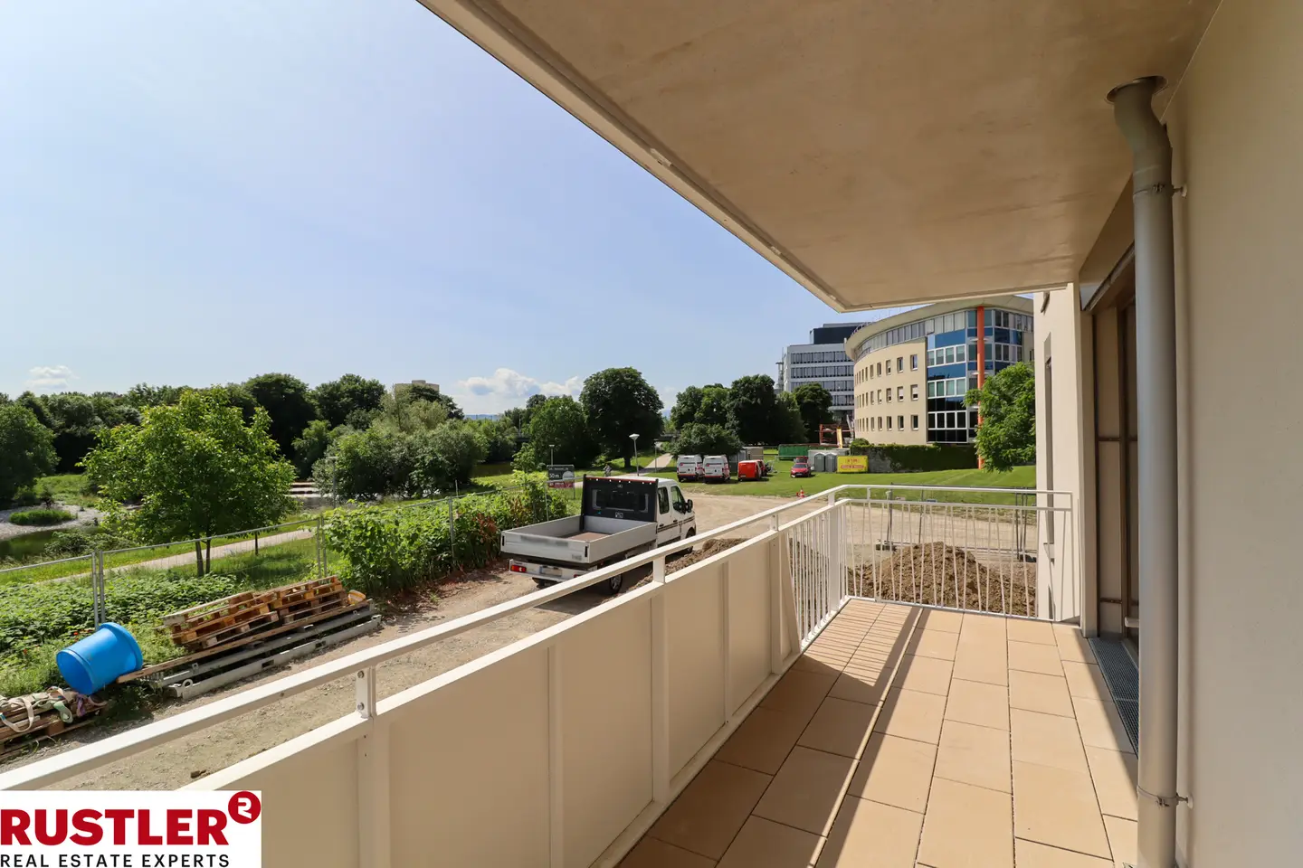 Bright apartment directly on the Traisen in a new build