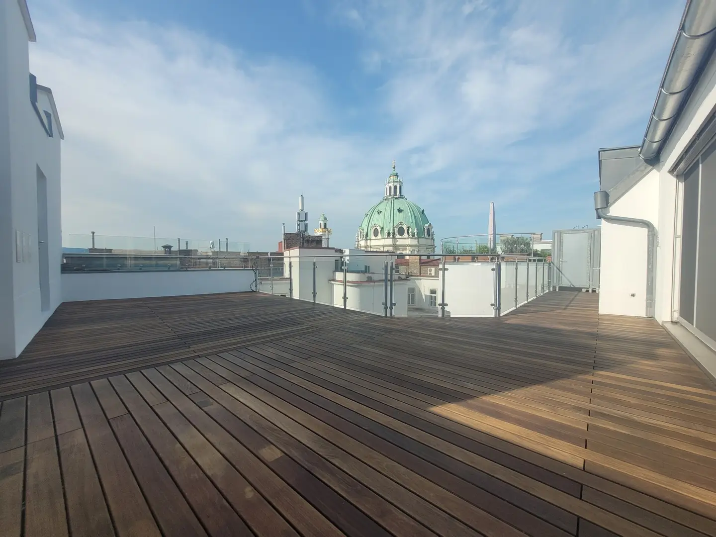 Großzügige lichtdurchflutete Dachgeschosswohnung mit Balkon