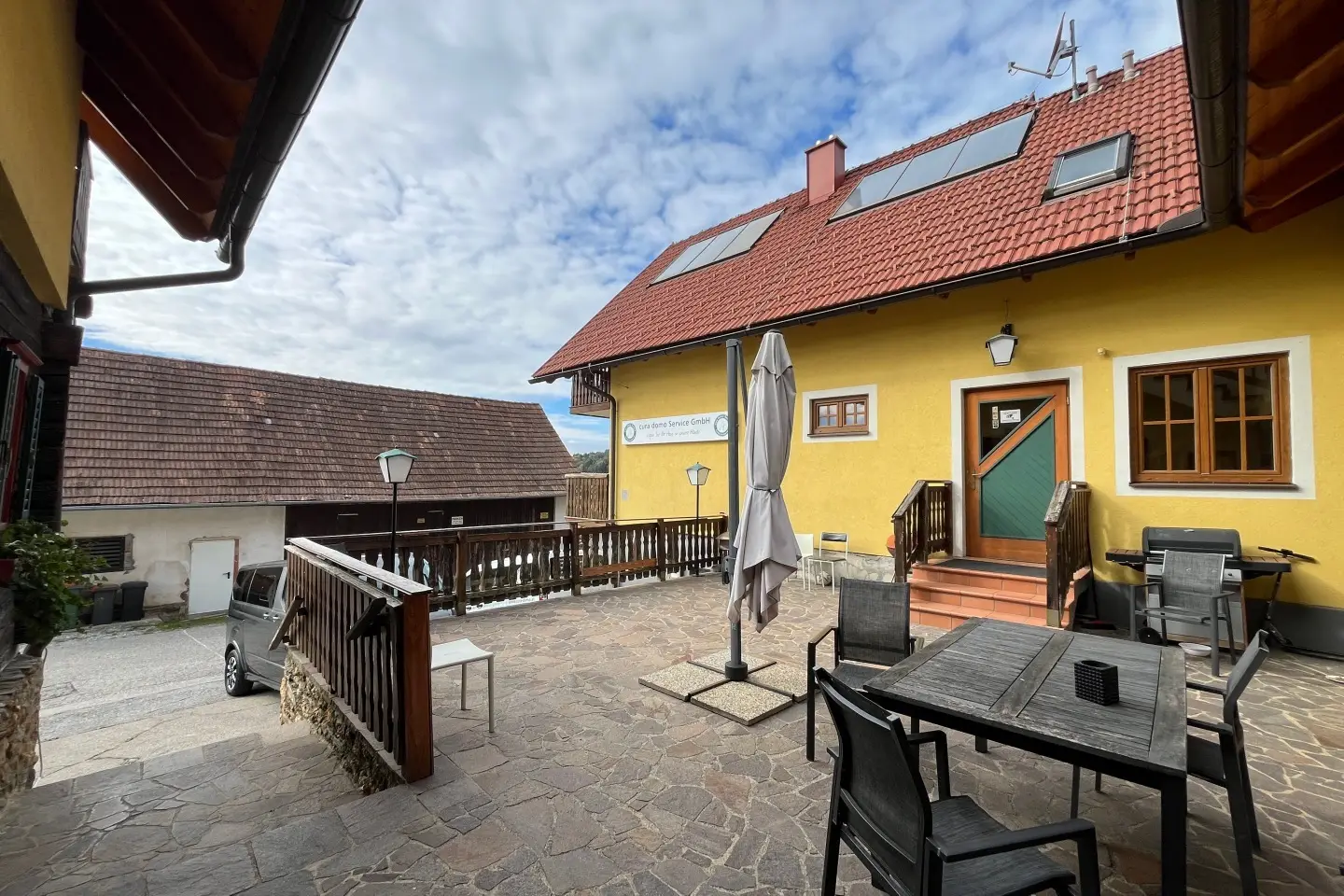 Flexible ensemble with parking and cellar Apartment
