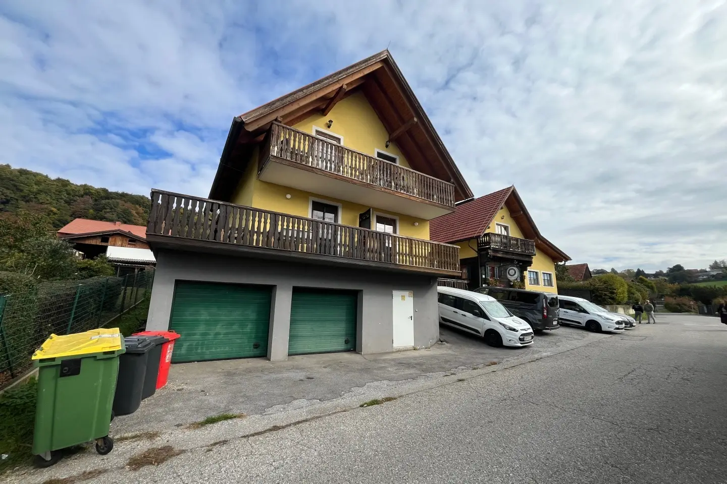 Flexible ensemble with parking and cellar Apartment