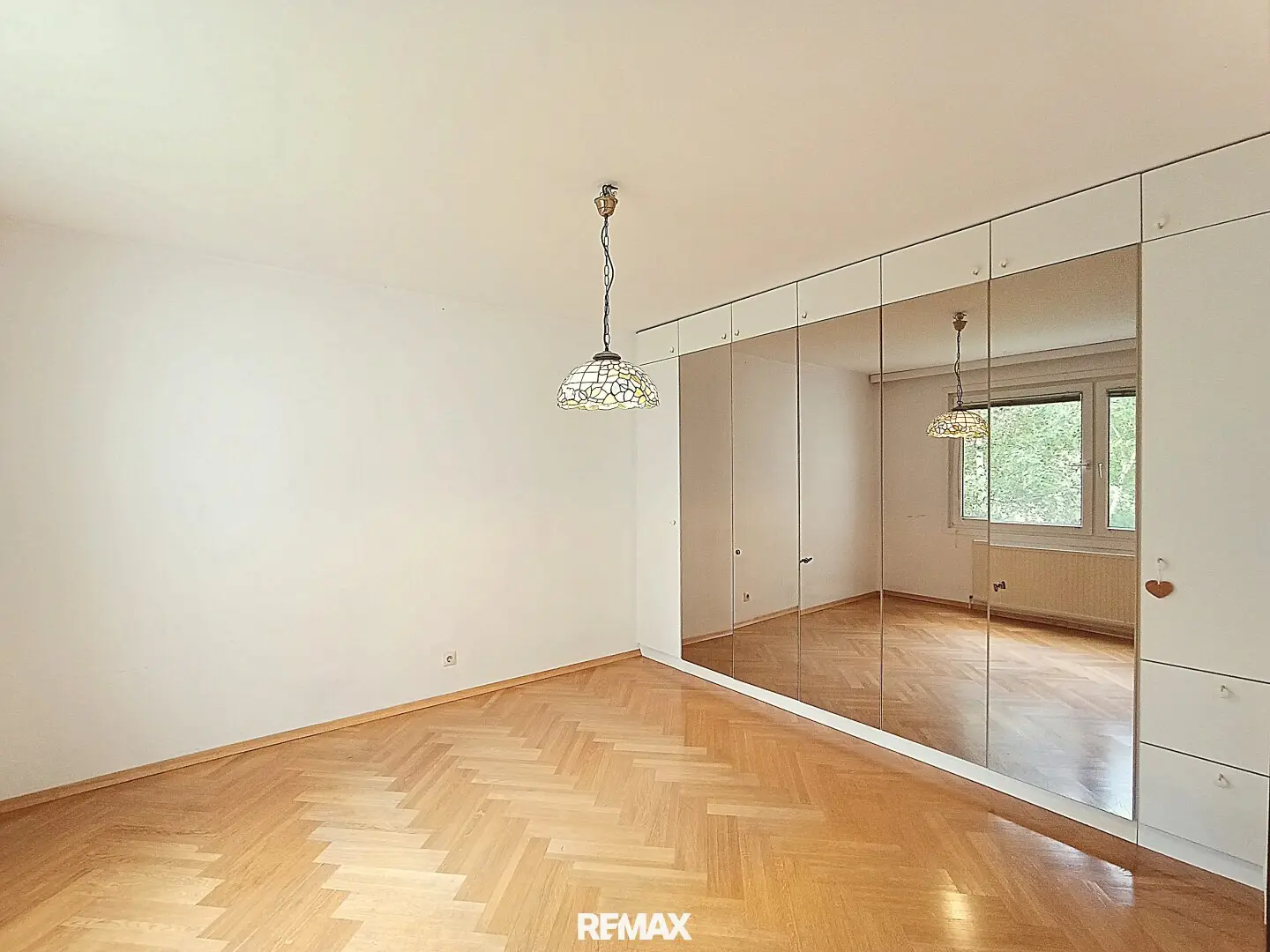LAGE! Ruhig und Grün - zentral in Mariahilf - 2 Zimmer, Loggia, separate Küche, KFZ-Stellplatz möglich