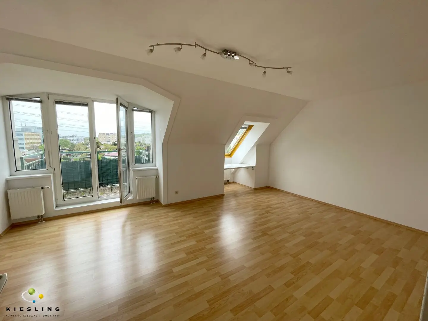 Wohnen in Grünruhelage mit Südbalkon und Tiefgaragenstellplatz: 2-Zimmer-Wohnung in Wr. Neudorf