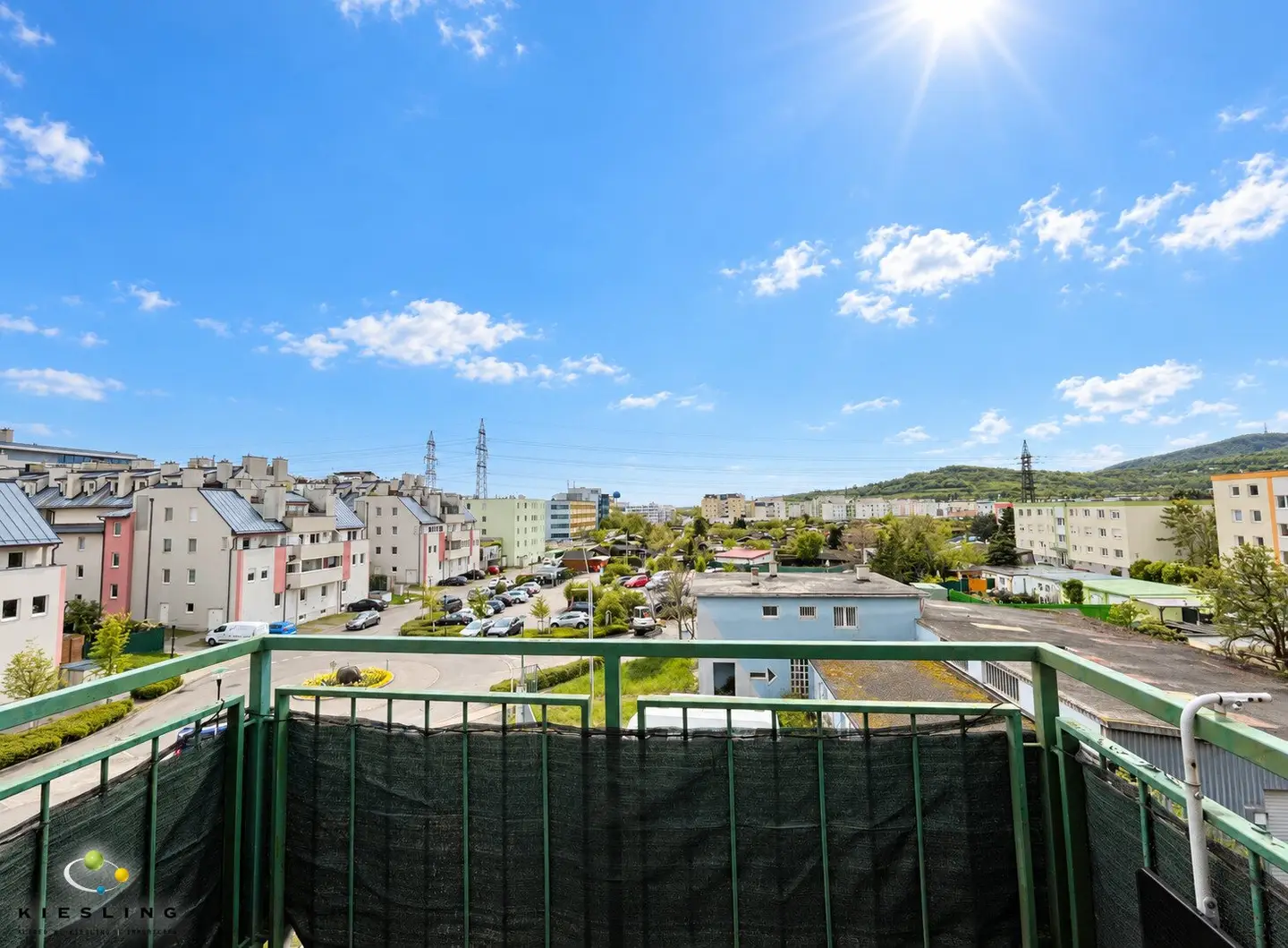 Wohnen in Grünruhelage mit Südbalkon und Tiefgaragenstellplatz: 2-Zimmer-Wohnung in Wr. Neudorf