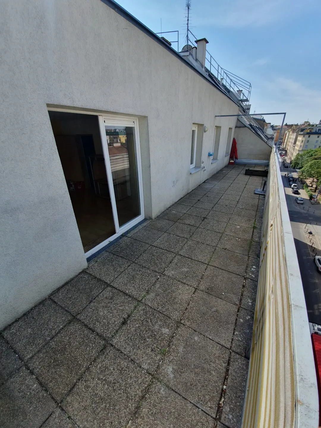 Wohnung with west facing roof terrace and lift