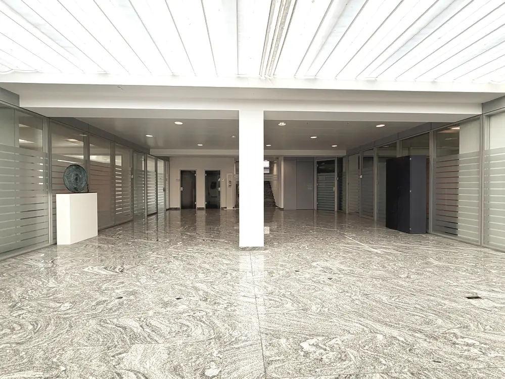 Representative Wohnung centrally located with e charging stations