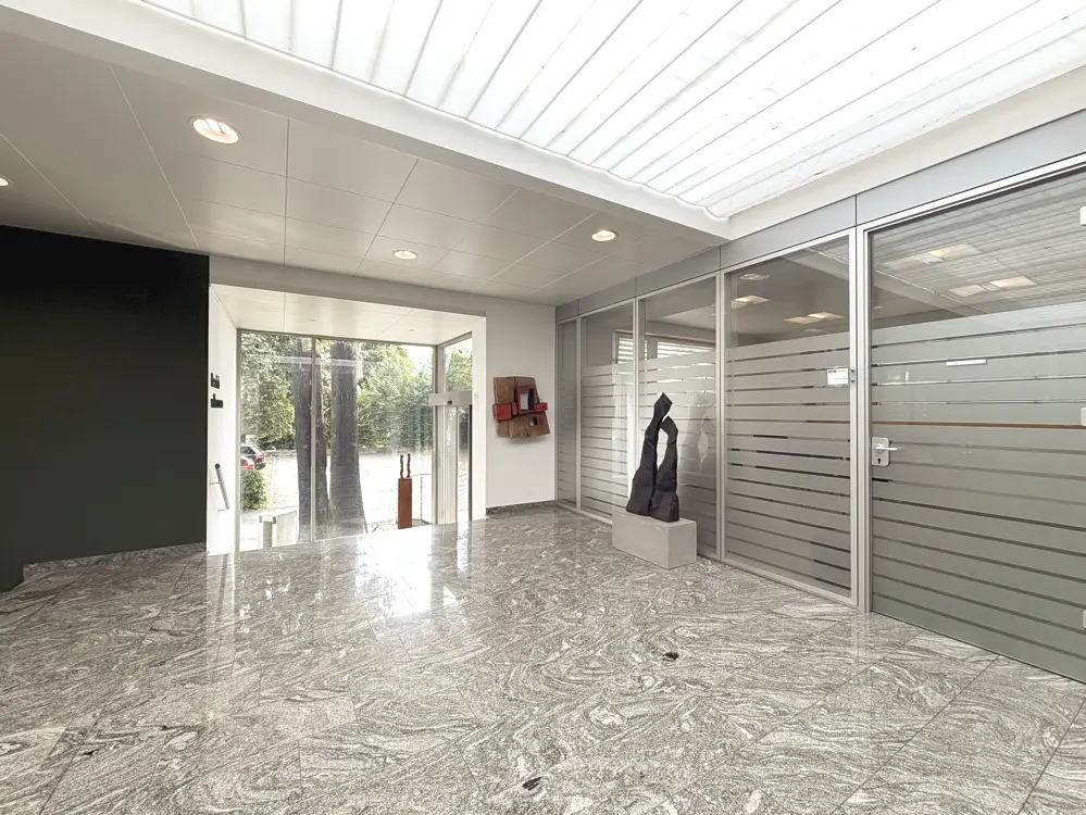 Representative Wohnung centrally located with e charging stations