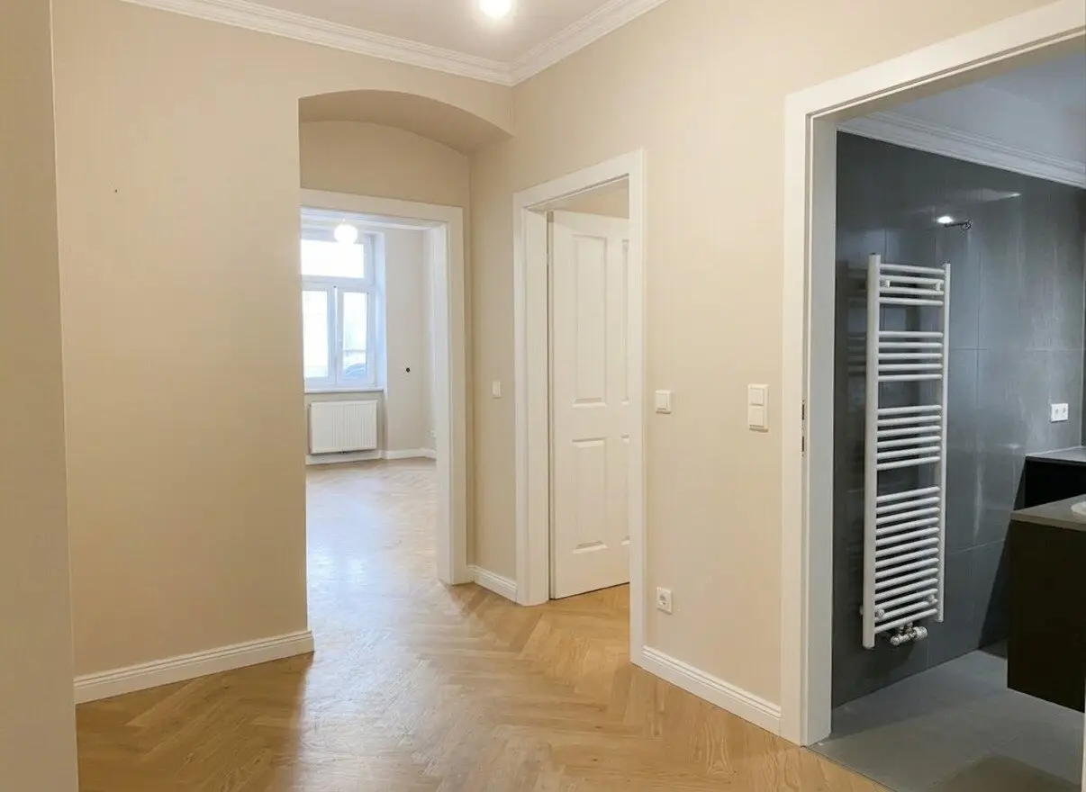 #SQ - SANIERTE, KOMPAKTE STADT-ALTBAUWOHNUNG MIT PARKBLICK IN HERVORRAGENDER LAGE