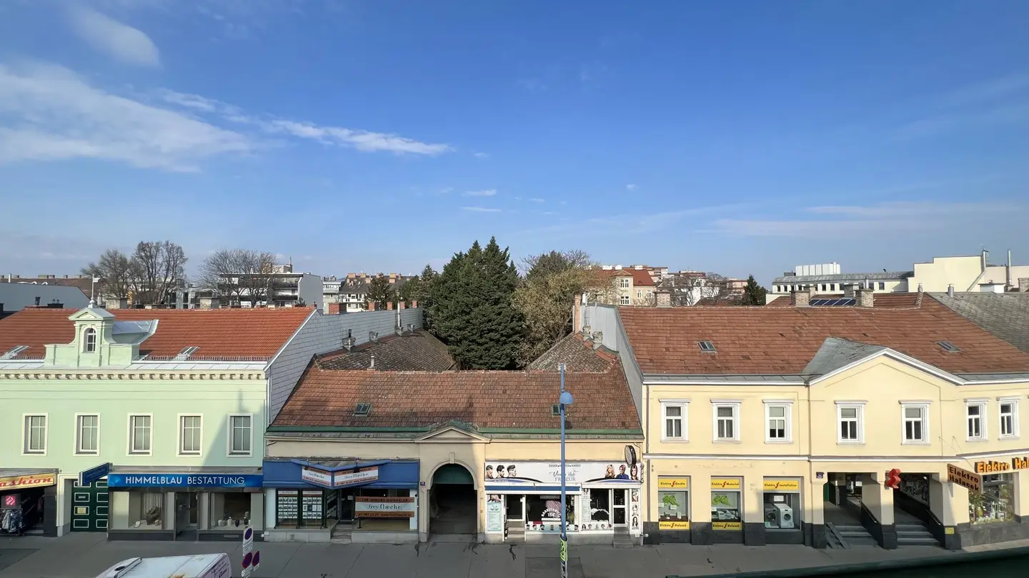 # SQ - ROHDACHBODEN MIT BAUBEWILLIGUNG &amp; ERWEITERBARE WOHNUNG IM 2. OBERGESCHOSS IN ZENTRALER LAGE AM SPITZ IN FLORIDSDORF