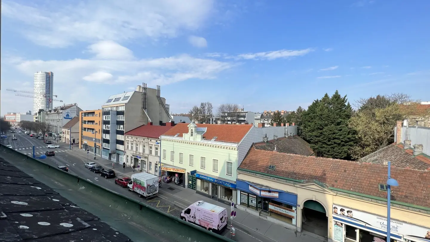 # SQ - ROHDACHBODEN MIT BAUBEWILLIGUNG &amp; ERWEITERBARE WOHNUNG IM 2. OBERGESCHOSS IN ZENTRALER LAGE AM SPITZ IN FLORIDSDORF