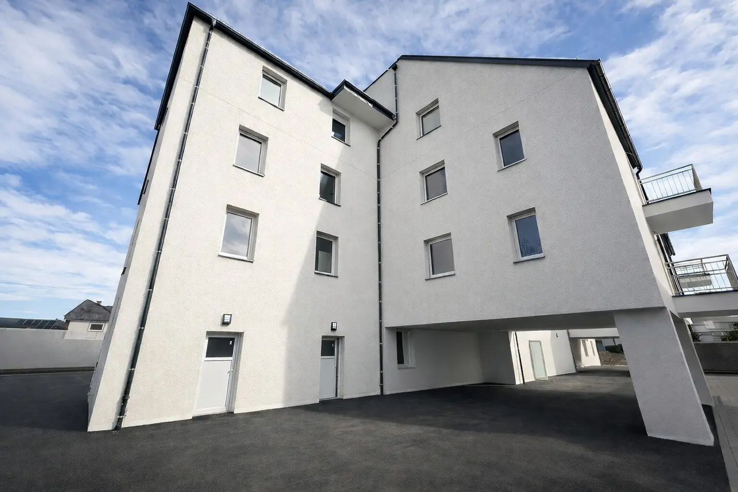 Top 24: Modern 3-room apartment on 1st floor with lift