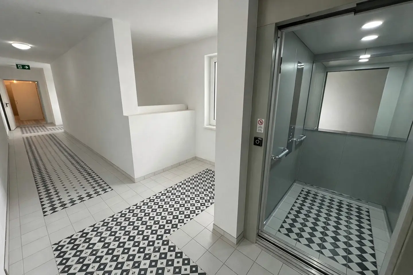 Top 24: Modern 3-room apartment on 1st floor with lift