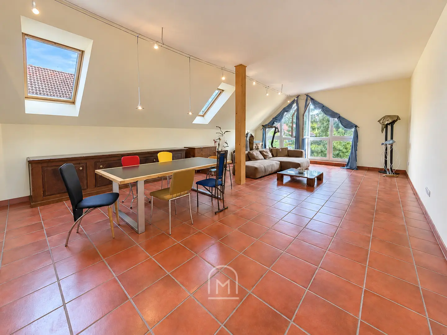 Quiet family apartment with spacious private garden