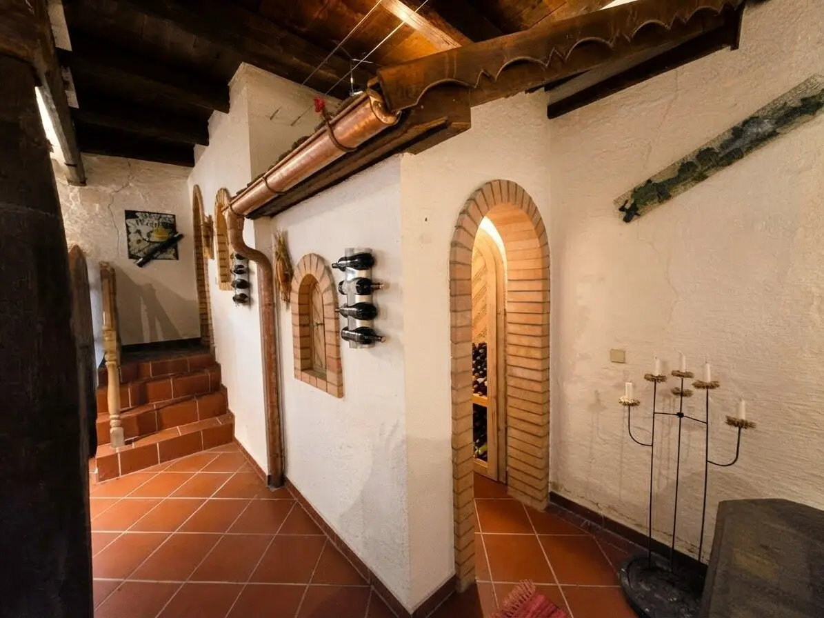 Liebevoll saniertes Presshaus mit Wohnbereich, Terrasse &amp; traditioneller Kellerröhre