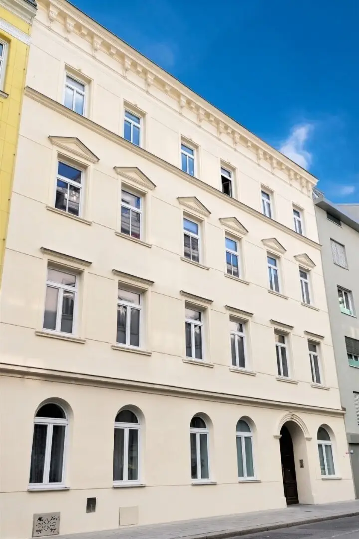 Nähe Mariahiferstrasse I Wunderschönes  Zinshaus in bester Lage mit Rohdachboden -- Perfekt auch für Eigennutzer