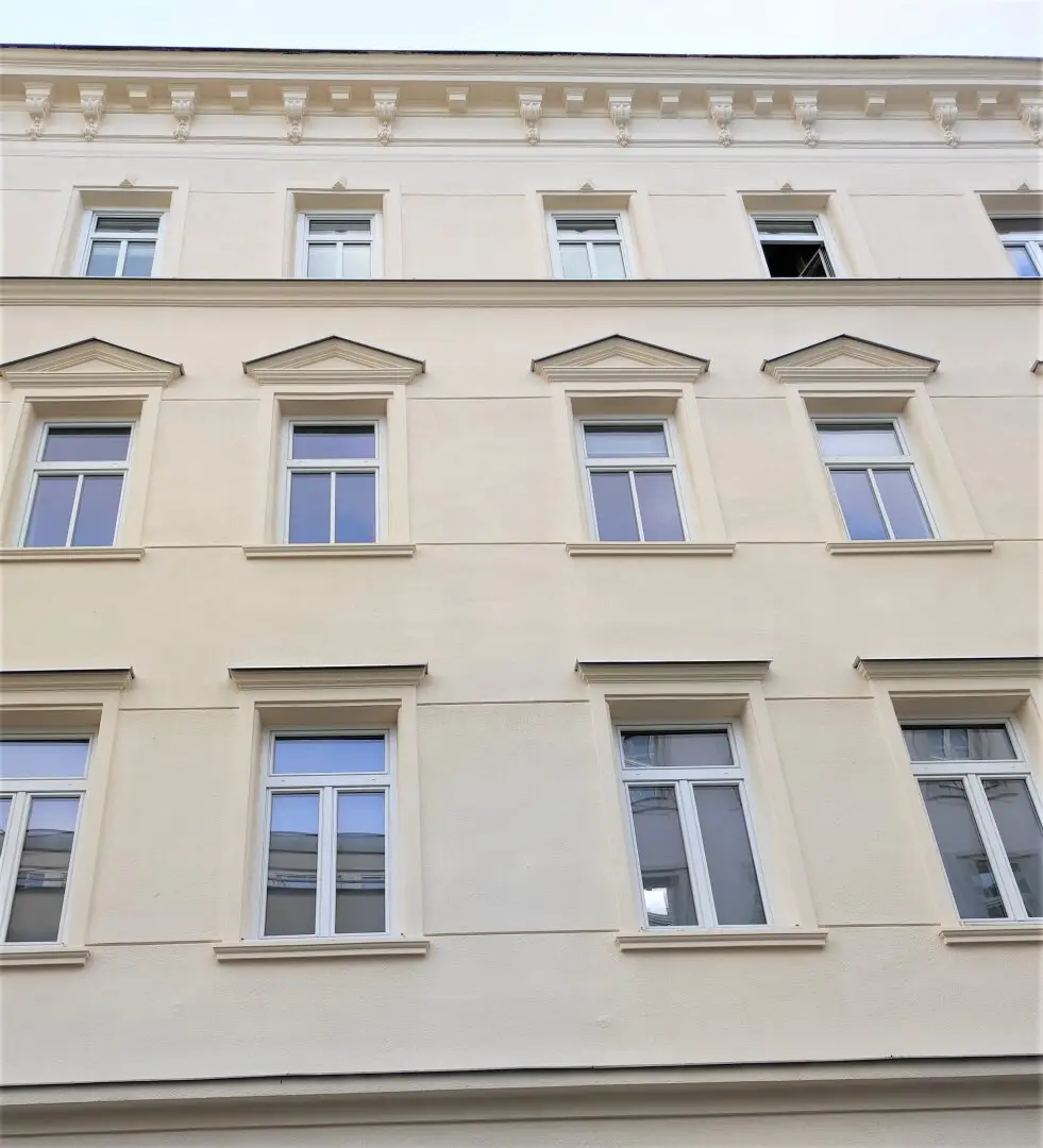 Near Mariahilferstrasse I Beautiful apartment building in top location with unfinished attic Perfect also for owner-occupiers