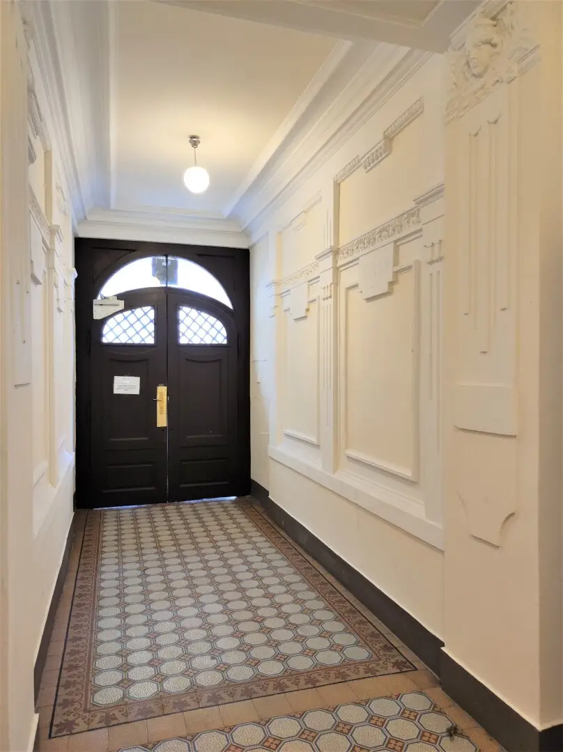 Near Mariahilferstrasse I Beautiful apartment building in top location with unfinished attic Perfect also for owner-occupiers