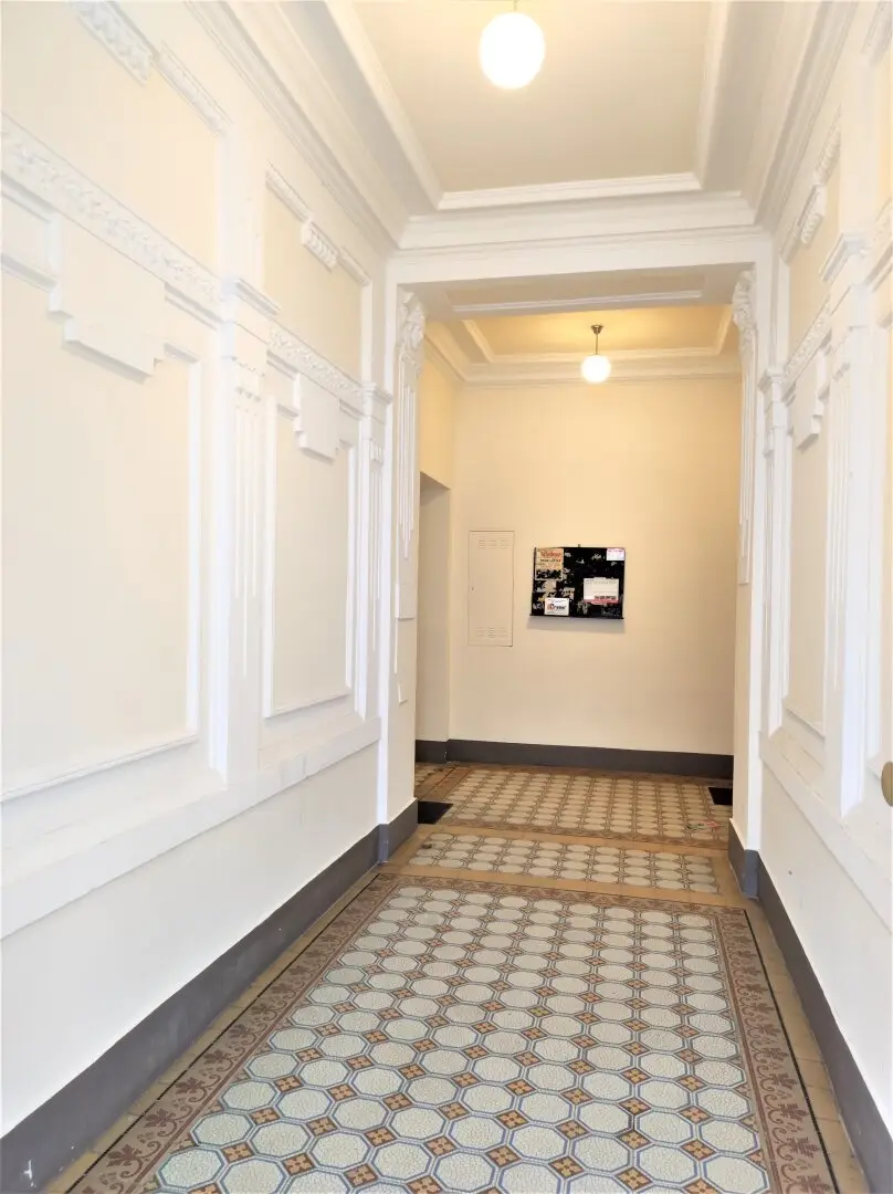 Near Mariahilferstrasse I Beautiful apartment building in top location with unfinished attic Perfect also for owner-occupiers