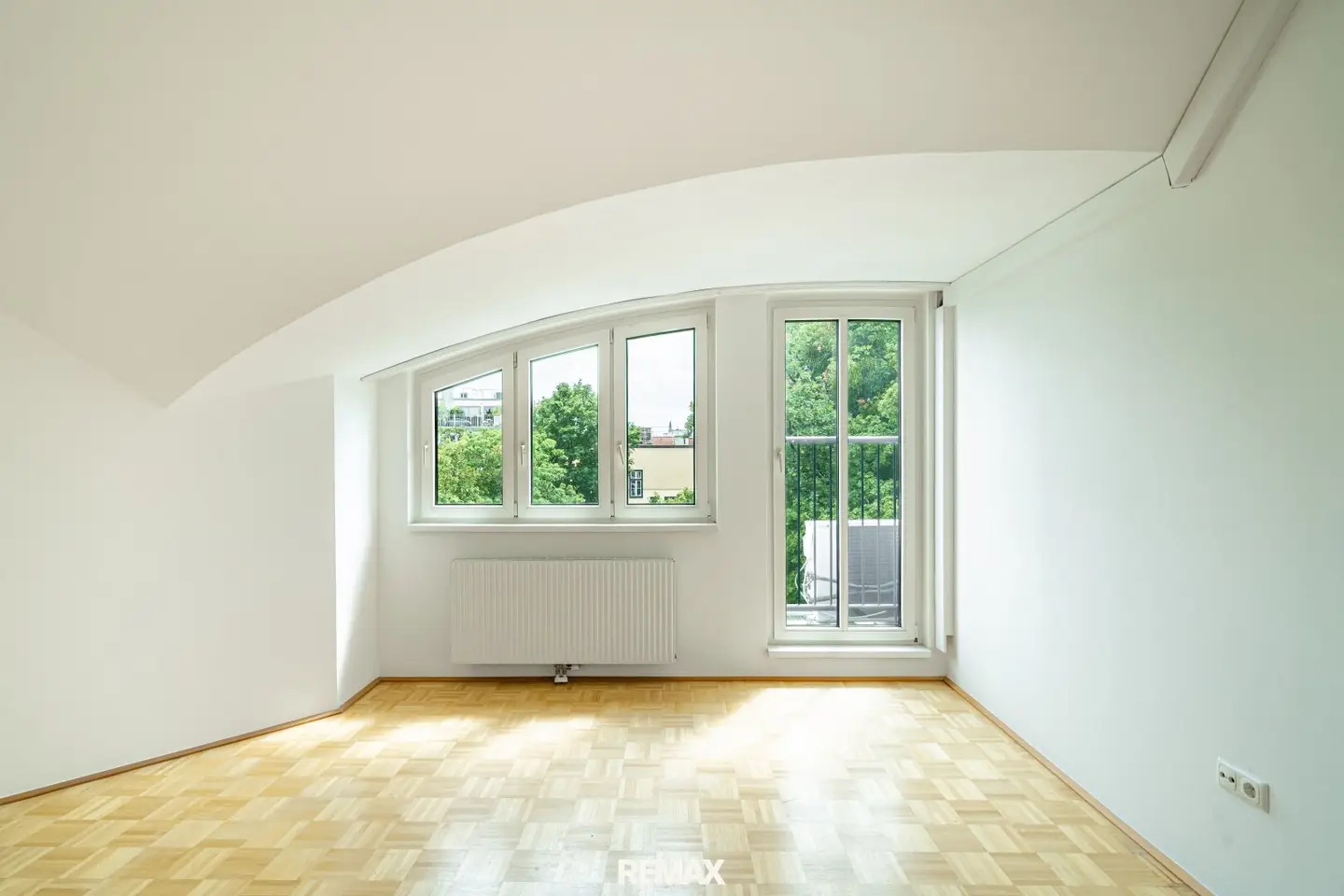 Dachwohnung mit viel Licht und herrlichem Grünblick