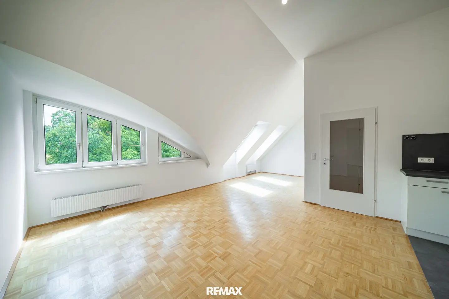 Dachwohnung mit viel Licht und herrlichem Grünblick