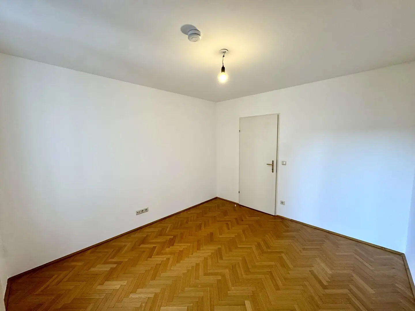 Perfectly located 3-room apartment in 1050 for rent Right by the Naschmarkt Shared apartment suitable