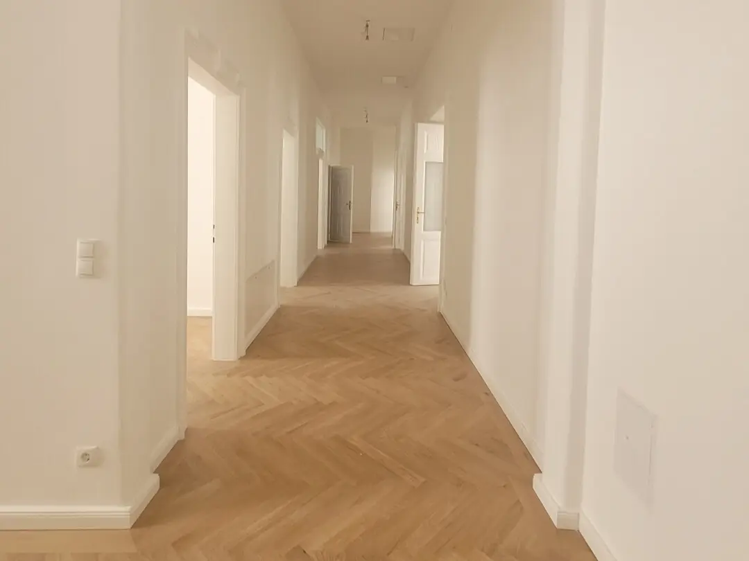 Hochwertig sanierte Wohnung nahe Karlsplatz mit Fischgrätboden