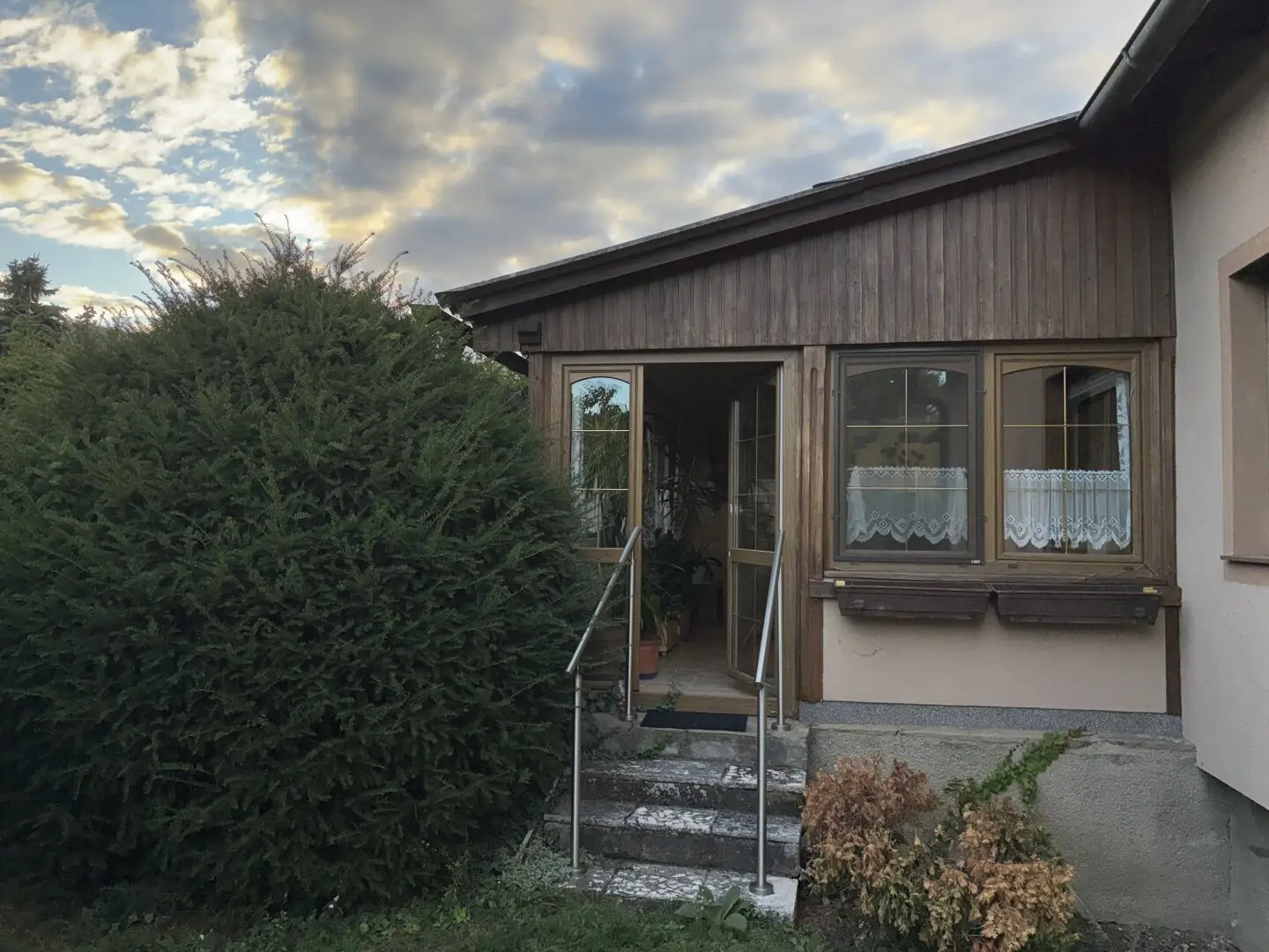 Wohnen mit Schlossbergblick – Einfamilienhaus mit Garten und viel Gestaltungsmöglichkeiten in Hainburg