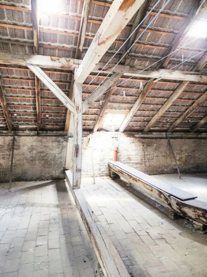 Nähe Mariahiferstrasse I Rohdachboden und wunderschönes Zinshaus mit 8 Wohnungen in bester Lage -- Perfekt auch für Eigennutzer