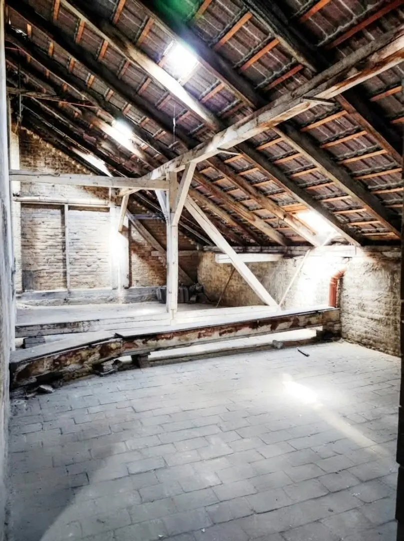 Nähe Mariahiferstrasse I Rohdachboden und wunderschönes Zinshaus mit 8 Wohnungen in bester Lage -- Perfekt auch für Eigennutzer