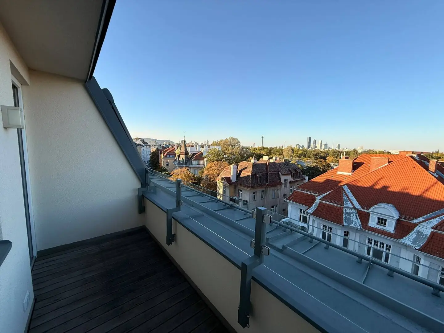 Exklusives Penthouse mit Terrasse und Panoramablick – Fußbodenheizung und -kühlung, Klimaanlage und eigene Photovoltaikanlage