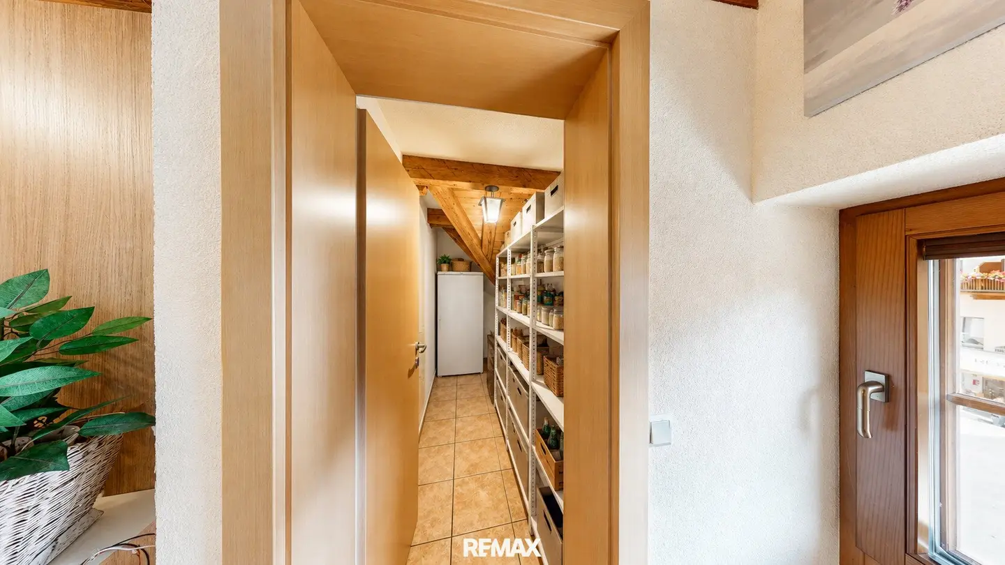 Individual living on two levels with balcony and garden in Pfunds